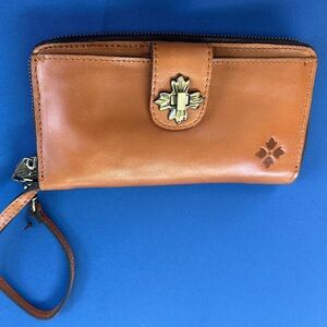 Patricia Nash Biscuit Leather Zip Wallet